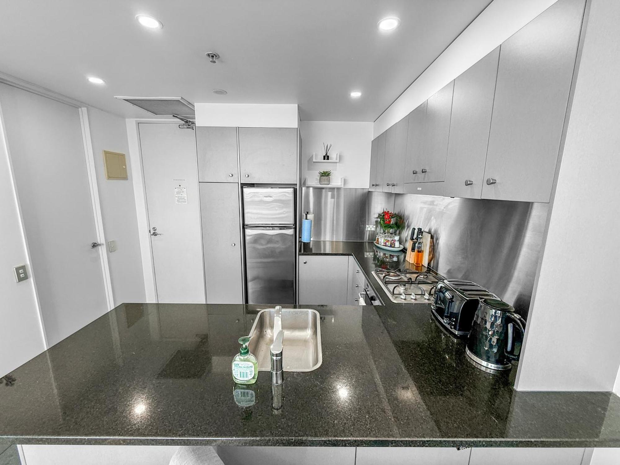 Le Mirage- Stylish, Central Apartment With Pools, Sauna, More Окленд Экстерьер фото