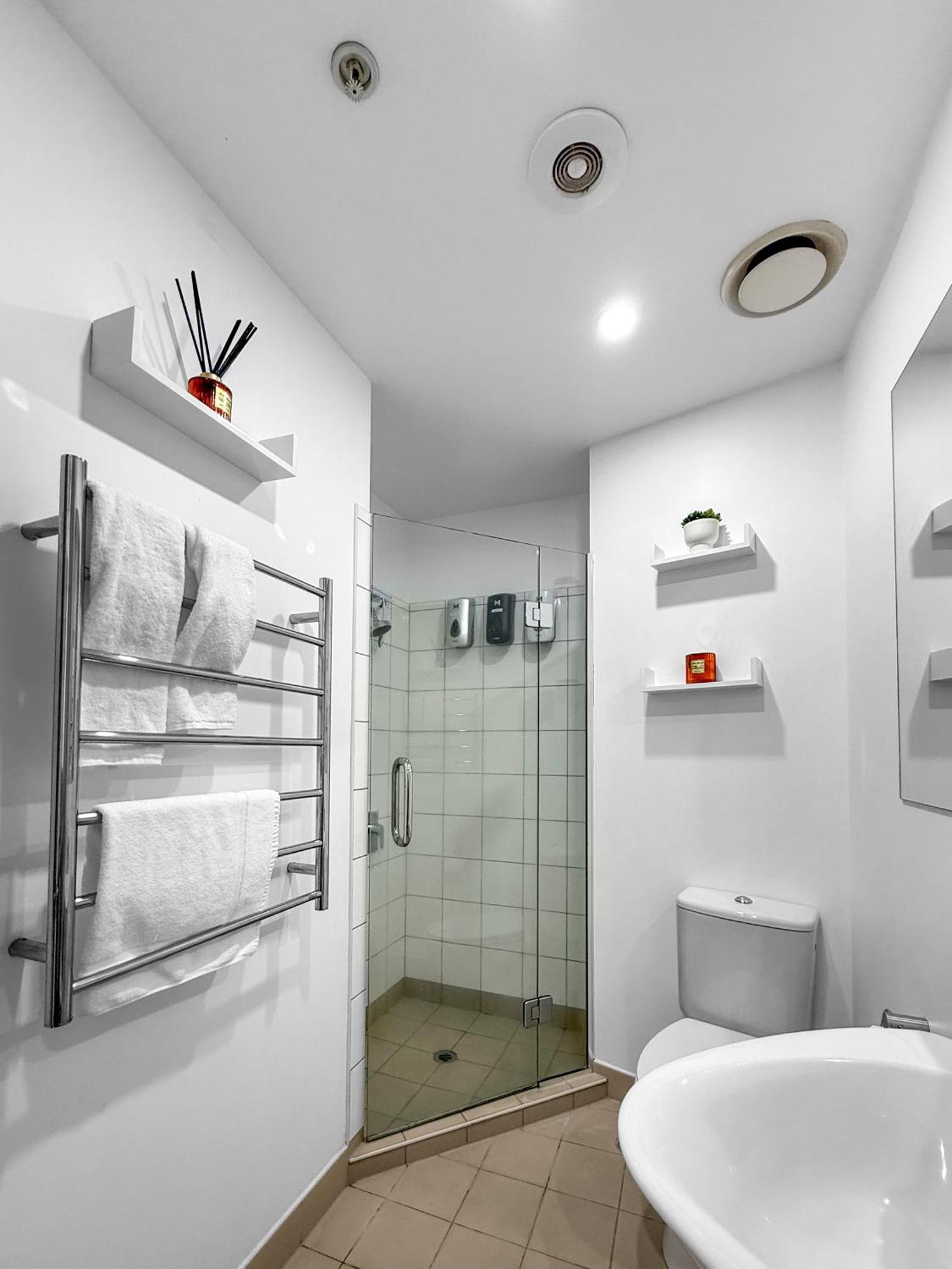 Le Mirage- Stylish, Central Apartment With Pools, Sauna, More Окленд Экстерьер фото